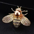 Broche abeille dorée détaillée avec tête de perle champagne et ailes serties de zircon - Style 1 (Base Dorée + Perle Champagne)