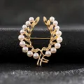 Elegant vintage style golden wreath brooch decorated with white imitation pearls accessory - Gold Pearl Hoop Style
