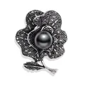 Detaillierte Ansicht einer Vintage-Blumenbrosche mit schwarzer Perle und dunklen Strasssteinen - Rosen Stil (f-013) / Antiksilber