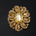 Vintage gold-plated floral brooch with elegant champagne yellow faceted crystals - Yellow