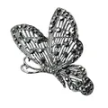 Detaillierte Makroansicht einer klassischen silbernen Schmetterlingsbrosche mit Strass - Schmetterling Stil (F-01) / Antiksilber