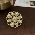Exquisite vintage Baroque flower brooch with white pearls for classic blazer fashion badge - Floral Radiating Pearl Style