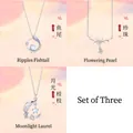 Set van 3 minimalistische zilveren kettingen met vissenstaart-, parelbloem- en maanhangers. - 3-delige Set 3 (Visstaart + Bloemen + Maanlicht) / Eenvoudige Verpakking / 3-pack / Zilver