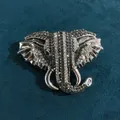 Vintage olifant speld met zwarte en witte strassteentjes op zilveren afwerking. - Olifantenkop (Sm04) / Zilver