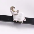 Prachtige vintage witte emaille olifant broche met sprankelende steentjes in goud - Witte Emaille Olifantenkop (20.) / Wit
