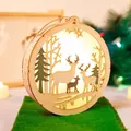 Luce notturna natalizia in legno a luce calda con scena di cervi nella foresta intagliata - Round Elk Style