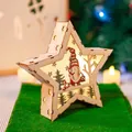 Luce notturna a stella di Natale in legno con LED caldo e illustrazione gnomo per decoro festivo - Stella Babbo Natale