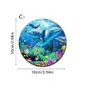 Sous-verre décoratif rond avec un motif sous-marin vibrant de dauphins et de récifs - Monde Sous-marin Deux Dauphins (SCN276-3) / Planche en Bois Blanche de 5mm