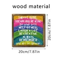 Vierkante houten regenboog wanddecoratie met inspirerende citaten voor meisjeskamer - Regenboog Inspirerende Quote (SCM1830)