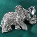 Vintage zilverkleurige olifant speld met schitterende strass steentjes afwerking - Peervormige Grote Diamant Olifant (29) / Zilver