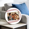 Ronde houten fotolijst met honkbalthema voor een decoratieve tafelopstelling - Honkbal Steek Scène Decoratieve Fotolijst