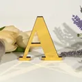 Gouden spiegelende acryl letter A voor elegante huisdecoratie en bruiloftstafelversiering. - Letter A / 5mm Houten Plank + 1mm Acryl / Goud