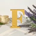 Decoratieve gele spiegel hoofdletter F voor gepersonaliseerde huiswanddecoratie - Letter F / 5mm Houten Plank + 1mm Acryl / Goud