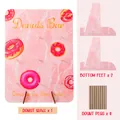Vista detallada de pared de donuts de mármol rosa con 9 clavijas y 2 pies - Mármol Rosa (250164) / Soporte de Exhibición de 9 Agujeros / Rosa