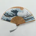 Détails de l'éventail pliable en bambou orné du motif de la Grande Vague de Kanagawa - Style Vague Bambou Top-Gland Argent
