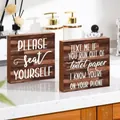 Primo piano di targhe in legno per il bagno in stile rustico con frasi divertenti inglesi - Stile (35080D) / Set di 2 pezzi / Marrone scuro