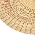 Primer plano detallado de un abanico plegable de madera tallada con motivos de girasol - Sunflower Wood Fan / 20cm / Sunflower Pattern