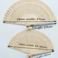 Comparación de dos tamaños de abanicos de madera tallados a mano para regalos de boda - Estilo Calado / Abanico Madera 23CM