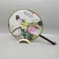 Abanico redondo tradicional chino de seda con pintura de dama antigua y motivos florales - Soporte de Abanico de Bambú Semicircular (Accesorio)