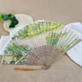 Éventail pliant chinois traditionnel de 6 pouces en soie avec peinture de paysage - Art Festival de la Rivière (IFAN)