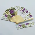 Abanico plegable de estilo japonés con funda de tela con estampado floral a juego - Estilo 9 Blanco con Floral Púrpura / Set de Abanico y Bolsa