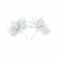 Detailansicht von zwei weißen künstlichen Tannenzweigen mit Glitzer für Weihnachten - 1 bunch of 6 pieces / Silber