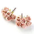 Detailansicht von künstlichen Seidenrosenknospen in Altrosa für DIY-Blumenkopfschmuck - Vintage Champagner-Rosa (1 Bund 7 Blüten) / 7 Köpfe Pro Strauß
