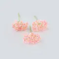 Makroansicht von drei zarten rosa künstlichen Mini-Blumensträußen für die Dekoration. - Rosa Gelb Staubgefäß (-14) / 12 Sträuße/Packung