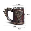 Großer 600ml Drachen- und Schwert-Bierkrug mit Edelstahleinsatz und feinem Harzrelief - Drachenschwert-Stil (9136)