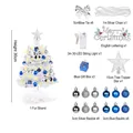 Mini weißer DIY Weihnachtsbaum Set mit blauem und silbernem Schmuck für den Tisch - 30cm Weiße Basis (Warmweiße LED)