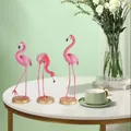 Lot de trois figurines de flamants roses sur socle doré pour décoration intérieure - Ensemble Flamant Rose