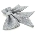 Detaillierte Nahaufnahme einer funkelnden silbernen Glitzerschleife für die Weihnachtsdekoration. - 25*27cm (Größe 3) / Silber