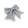 Detailansicht der silbernen Glitzerstruktur dieser festlichen Weihnachts-Schleife. - Größe 4 / 21*24CM / Silber