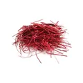 Dettaglio di paglia metallizzata rossa lucida per riempimento regali e decorazioni fai da te - Rosso