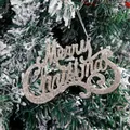 Primer plano de adorno brillante Feliz Navidad colgado en un árbol de Navidad - Champán