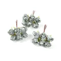 Dettaglio di rose artificiali vintage blu-grigio per ghirlande fai-da-te e nozze - Blu