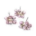 Dettaglio di tre mazzi di rose artificiali viola vintage per decorazioni fai-da-te. - Viola