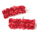 Makroansicht von handgefertigten Mini-Papierrosen in Rot für DIY-Hochzeitsdeko - 144 Stück/Packung / Rot