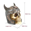 Detailliertes Wikinger-Schädel-Helm-Harz-Ornament Sparschwein mit 15x13x10cm Maßen - Wikinger Piratenhelm Totenkopf (B8004)