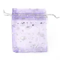 Vista di dettaglio del sacchetto regalo in organza viola con stelle e fiocchi di neve. - 10 Pezzi/Confezione (9x12cm) / Viola chiaro