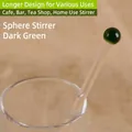 Detalle de un agitador de vidrio con una esfera verde oscuro brillante arriba. - Varilla de Agitación de Bola Verde Oscuro