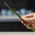 Kreativer grüner Glasstrohhalm mit kunstvollem Knotendesign für elegante Getränke - 打结异形(H款) / 翠绿色+黄色珠