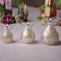 Dettaglio di tre statuine di angeli in vetro smerigliato di diverse dimensioni - Stile Griglia a Rombi Glitter Argento (ts023)