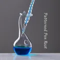 Elegante soporte y reposaplumas de vidrio azul para accesorios de escritorio caligrafía - Estilo con Patrón