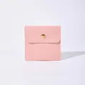 Elegante custodia quadrata per gioielli in ecopelle rosa con chiusura a scatto dorata - Rosa / 8x8cm