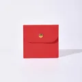 Astuccio quadrato in velluto rosso con bottone a pressione dorato per gioielli - Rosso / 8x8cm