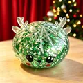 Vue détaillée d'un squishy renne de Noël vert avec paillettes et un visage mignon - Série de Noël Renne Vert / Vert