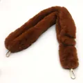 Correa de hombro de repuesto de peluche marrón para bolsos cruzados con herrajes dorados, suave. - Marrón