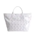 Grand sac cabas en PVC blanc avec motif fleuri découpé au laser et fini brillant élégant - Blanc