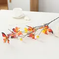 Künstlicher Zweig mit Schmetterlingen und Blumen für Heimdekoration Fotografie - Verwelkter Zweig Schmetterling - Tieforange